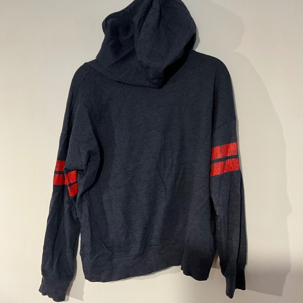 Semi Crop New England Patriots Sweatshirt